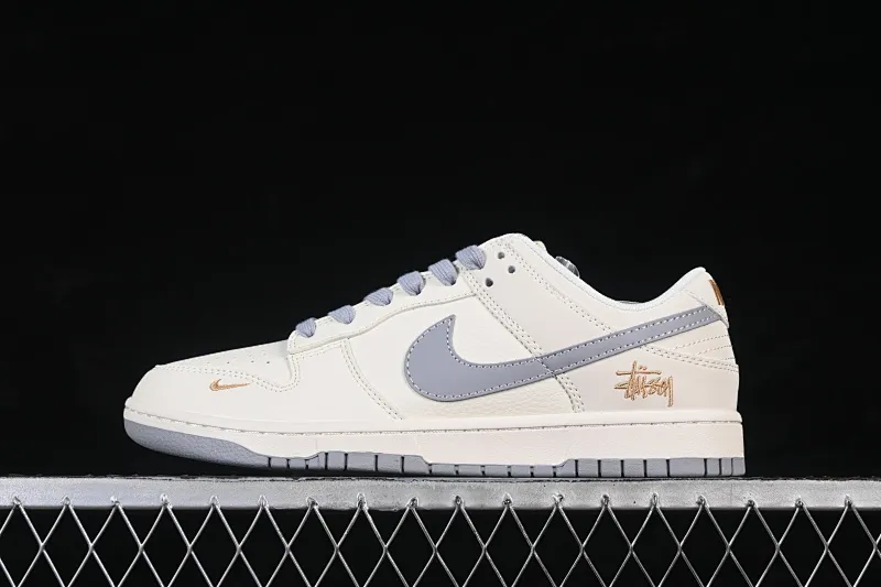 All categories Nk SB Dunk Series Nk SB Dunk Low High-end customized low-top sneakers Nike SB Dunk Low Stusi co-branded beige gray gold label Anniversary high-end customized low-top casual sneakers JP1628-040